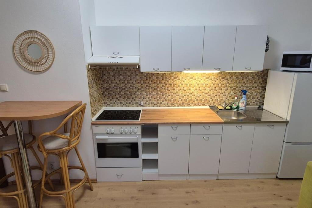 Lovely Old Town Apartment Bratislava Buitenkant foto